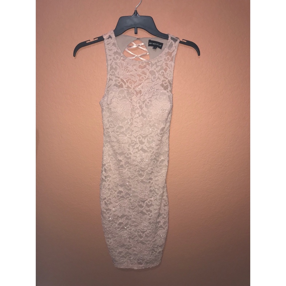 Light pink body con/ form fitting floral dress
